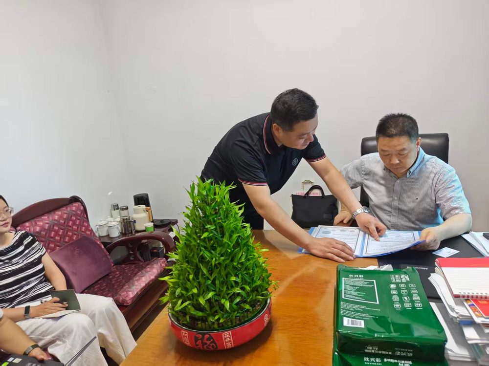 新都区教育局领导讨论AI哨兵校园安全落地方案